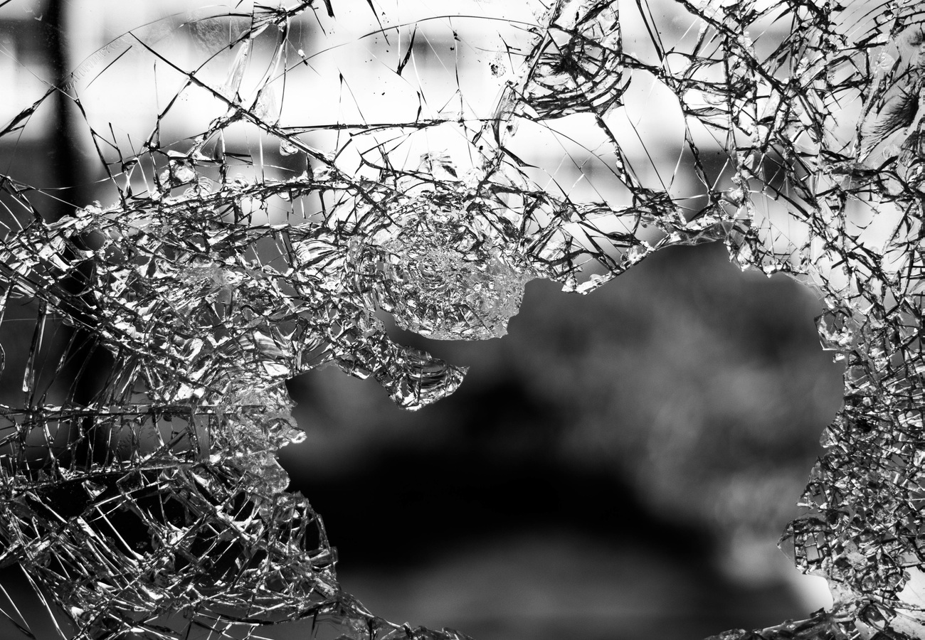 cristalería-Sevilla Reparación de cristal roto en cristalería Sevilla